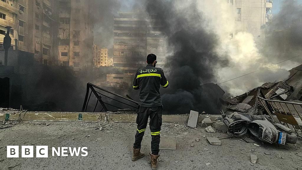 Les habitants fuient alors qu Israel bombarde le sud de Beyrouth