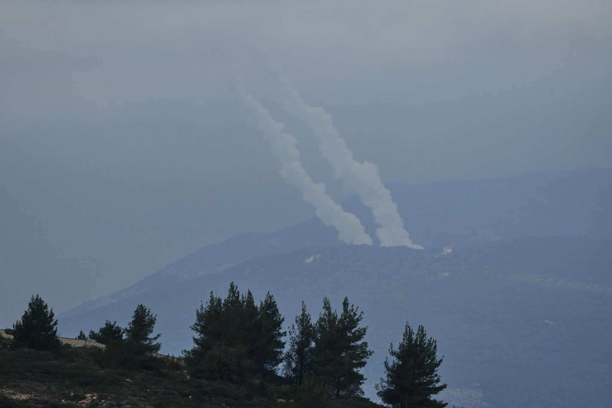 Le Hezbollah et l’Iran lancent des frappes coordonnées contre Israël ; les FDI progressent dans le sud du Liban