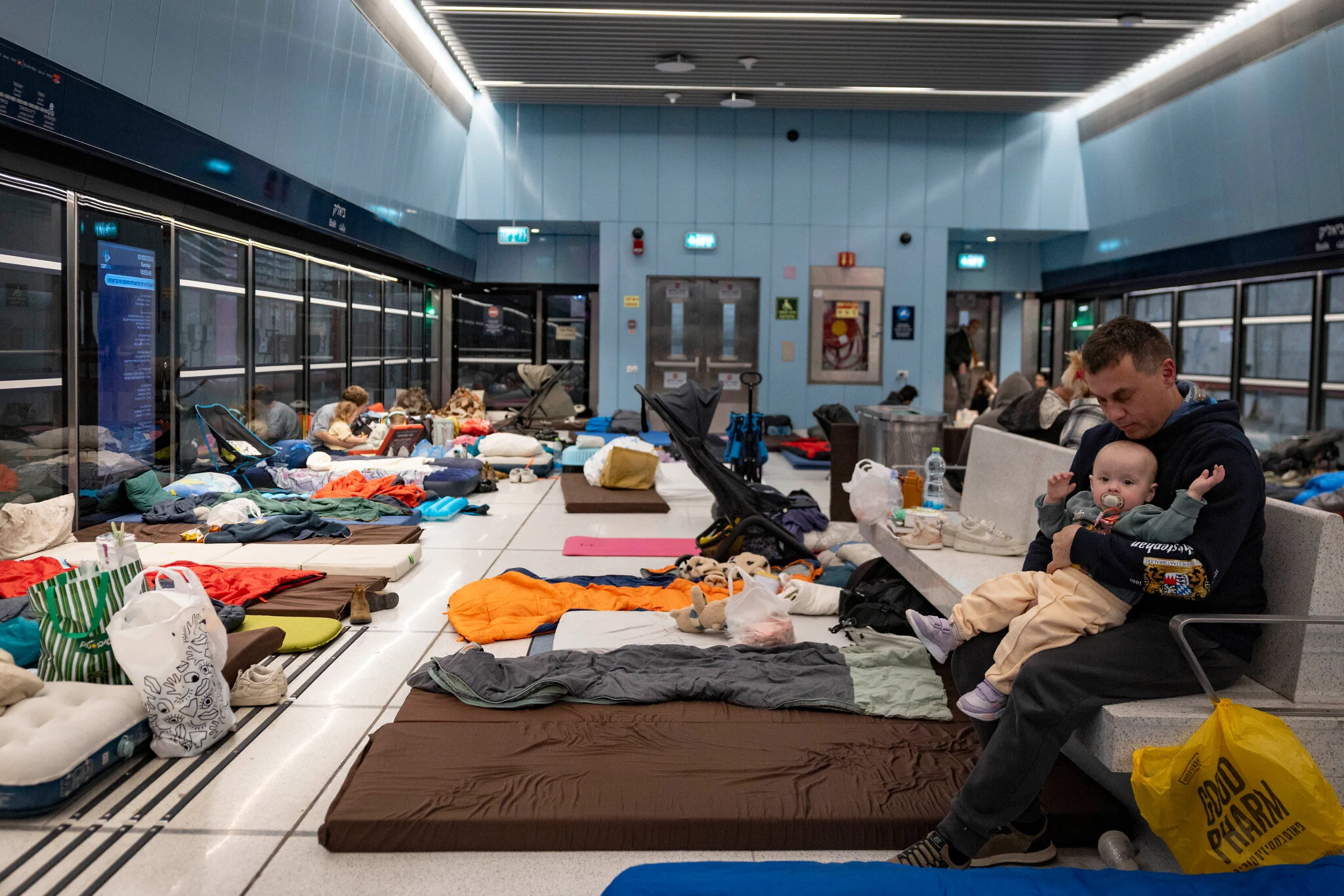 Israël assouplit les restrictions publiques alors que le rythme des tirs de missiles iraniens chute de 86 %